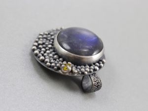 chileart biżuteria autorska labradoryt niebieski wisior oksydowany  kulki cyrkonia
